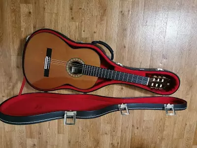 قیمت و خرید گیتار آدمیرا خوآنیتا